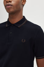 Indlæs billede til gallerivisning Fred Perry M3600 Navy / Laurel Wreath Green / Carrington Brick - Supermen.dk
